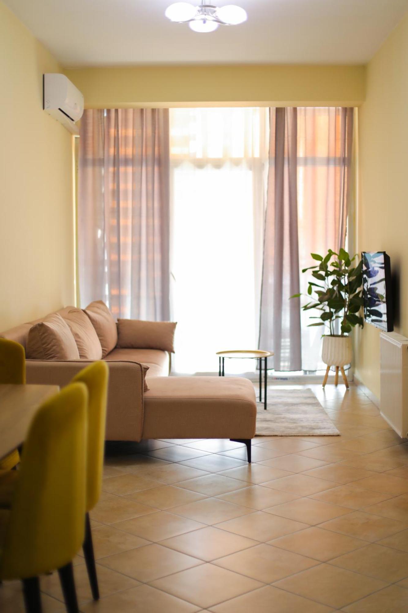 Pleasant Apartment With Free Dedicated Parking In Komuna E Parisit Tirana Extérieur photo